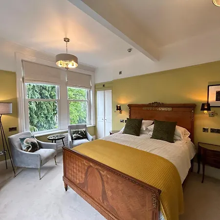 Baytree House 4*
