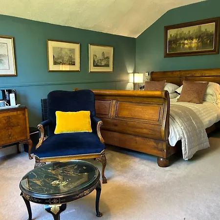 Baytree House 4*