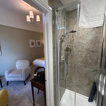 Baytree House 4*