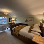 Baytree House Гостевой дом 4*