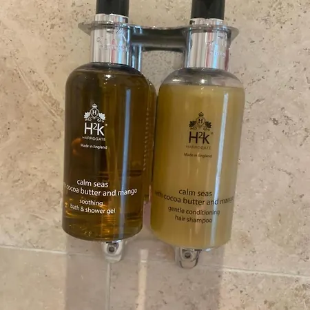 Baytree House 4* 해러게이트