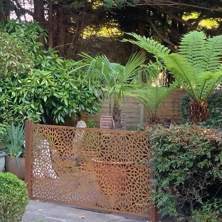 Baytree House Guest house 4*
